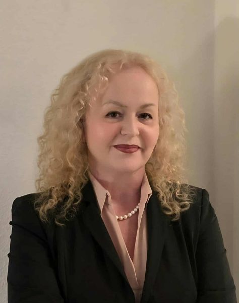 Valbona K. R., Clinical Psychologist · CBT, DBT & ACT